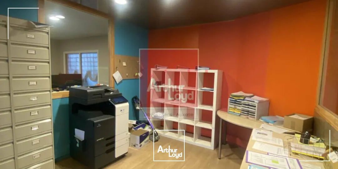 Locaux d'activité & Entrepôts - Vente - LA CHAPELLE-SAINT-LUC - 10600 - 400-950 - 8077211