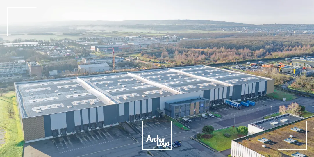 A 30 min à l'ouest de Paris, plateforme logistique à louer