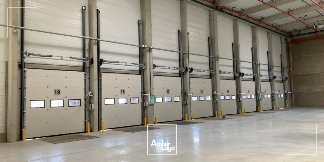 Cellule logistique à louer, idéalement placée sur un axe passant
