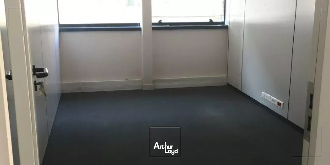 BUREAUX à LOUER de 1417.42 m²