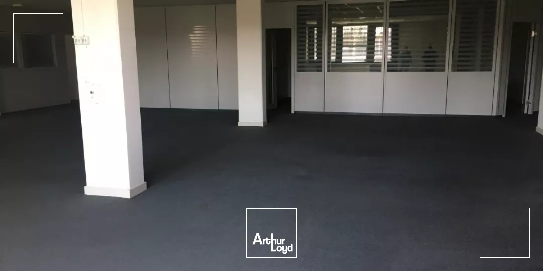 BUREAUX à LOUER de 1417.42 m²