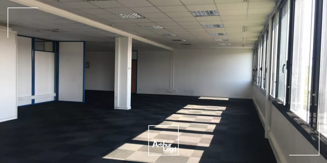 BUREAUX à LOUER de 1417.42 m²