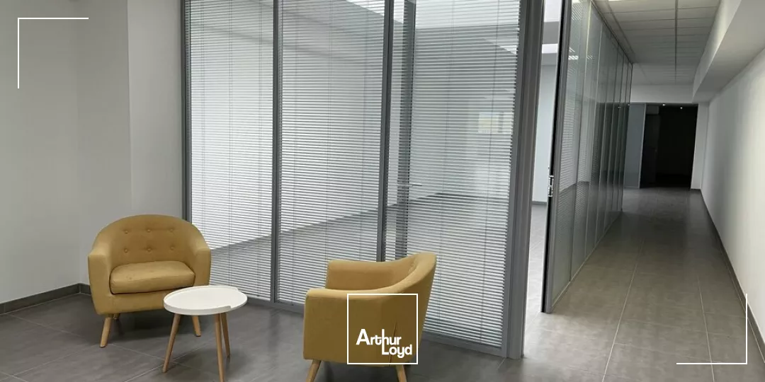 BUREAUX à LOUER de 660.89 m²