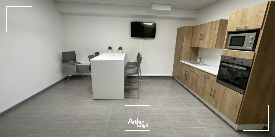 BUREAUX à LOUER de 660.89 m²