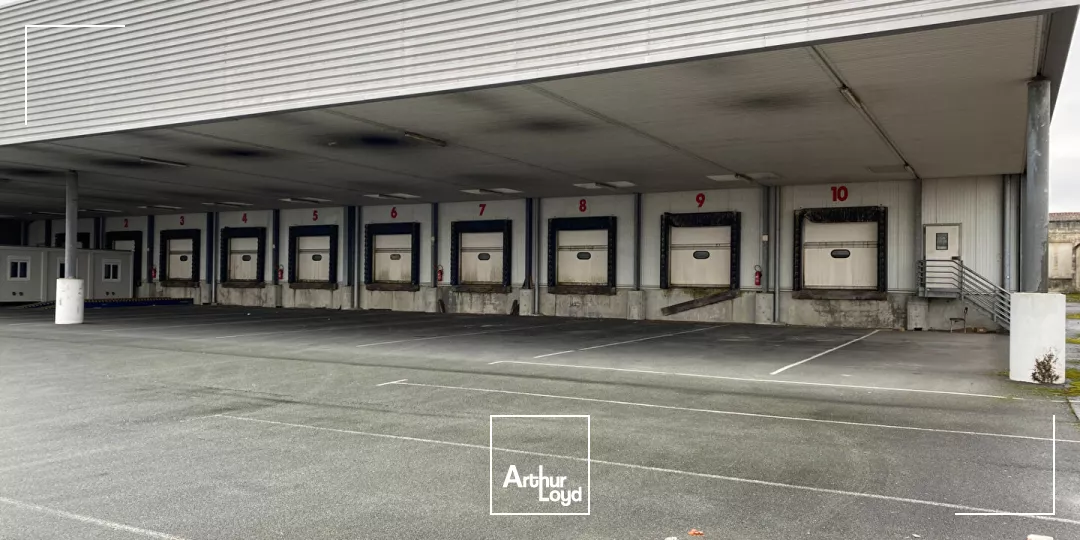 A vendre Locaux d'activités et bureaux de 6 645m² sur un terrain de de 16 953 m².