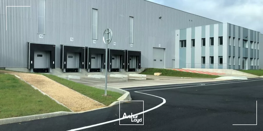 LOCAL D'ACTIVITE - ENTREPOT à LOUER de 3892 m²