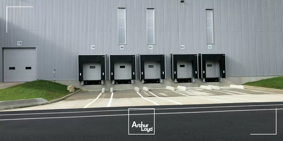 LOCAL D'ACTIVITE - ENTREPOT à LOUER de 3892 m²