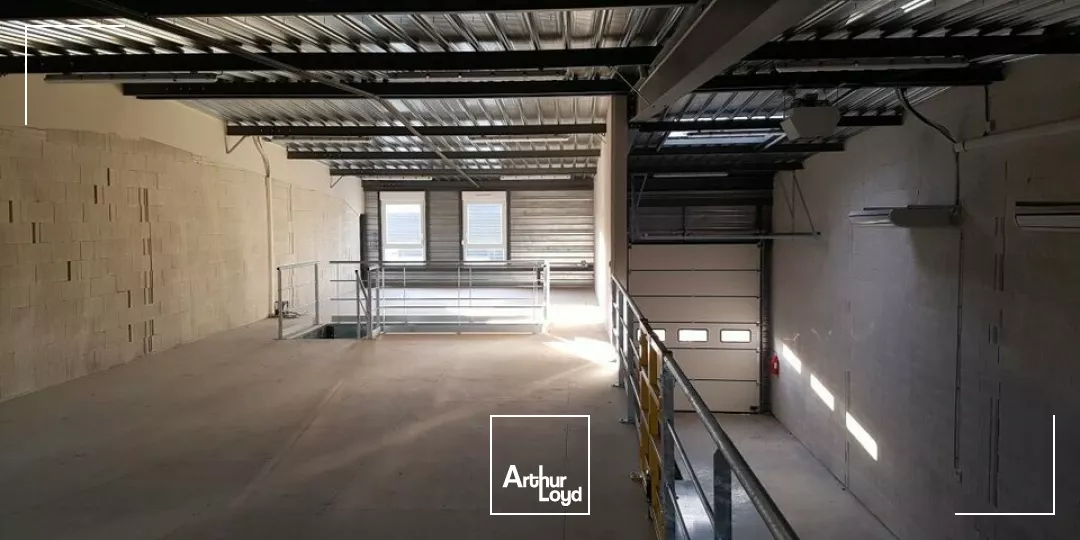 LOCAL D'ACTIVITE - ENTREPOT à LOUER de 267 m²