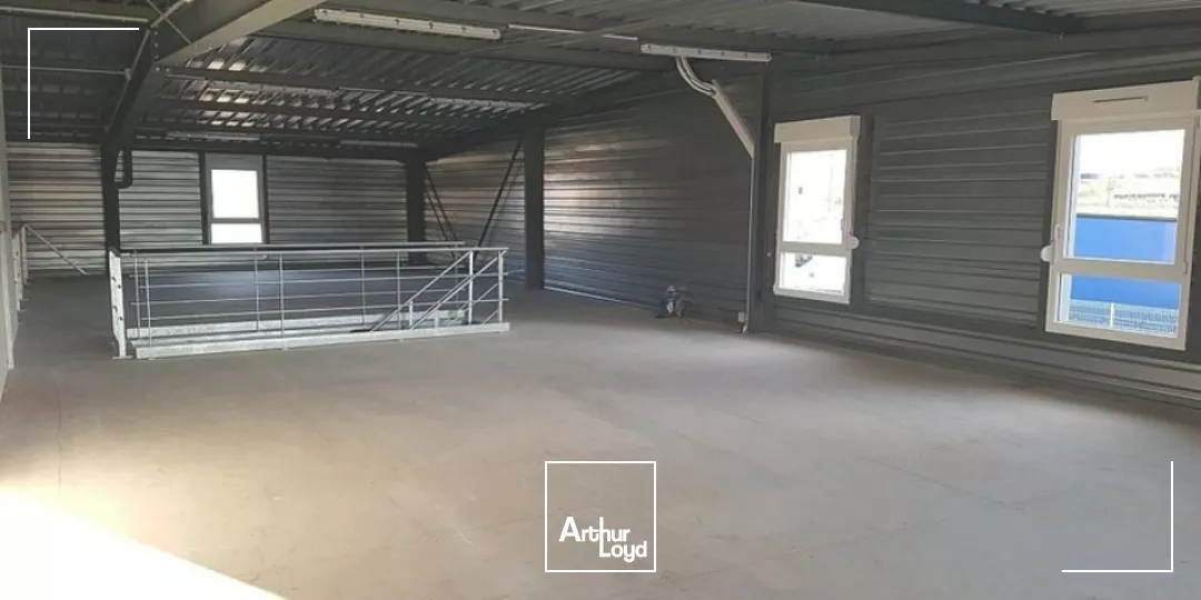 LOCAL D'ACTIVITE - ENTREPOT à LOUER de 267 m²