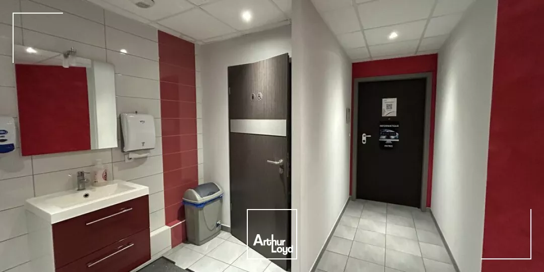 LOCAL COMMERCIAL à LOUER de 158 m²