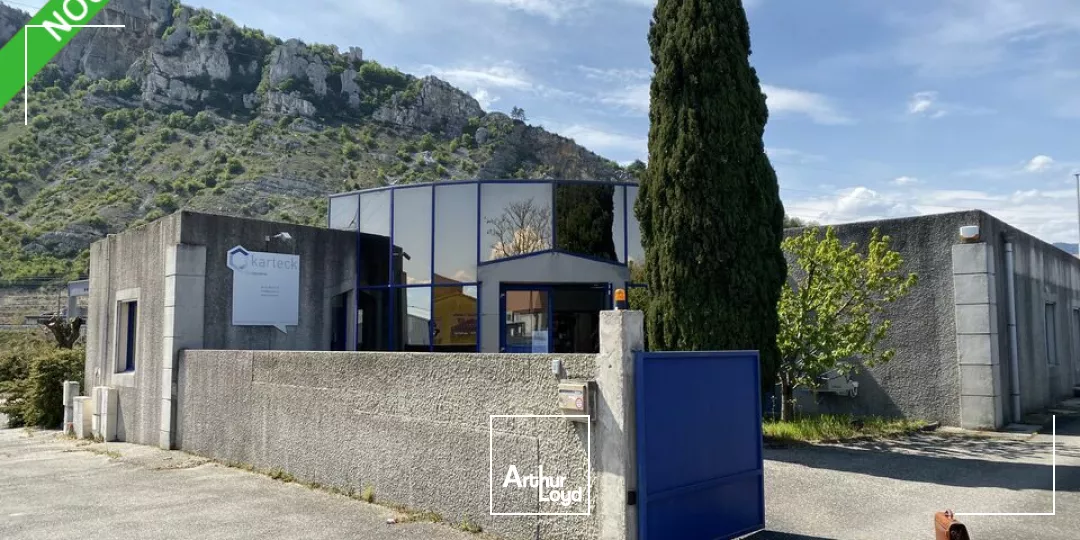 SAINT-PERAY, à louer bâtiment de bureaux - Stockage - Calme - Prestations - Terrain - Parking privatif