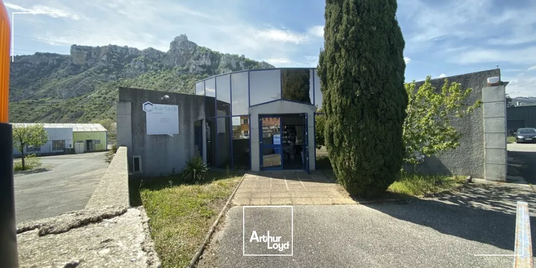 SAINT-PERAY, à louer bâtiment de bureaux - Stockage - Calme - Prestations - Terrain - Parking privatif