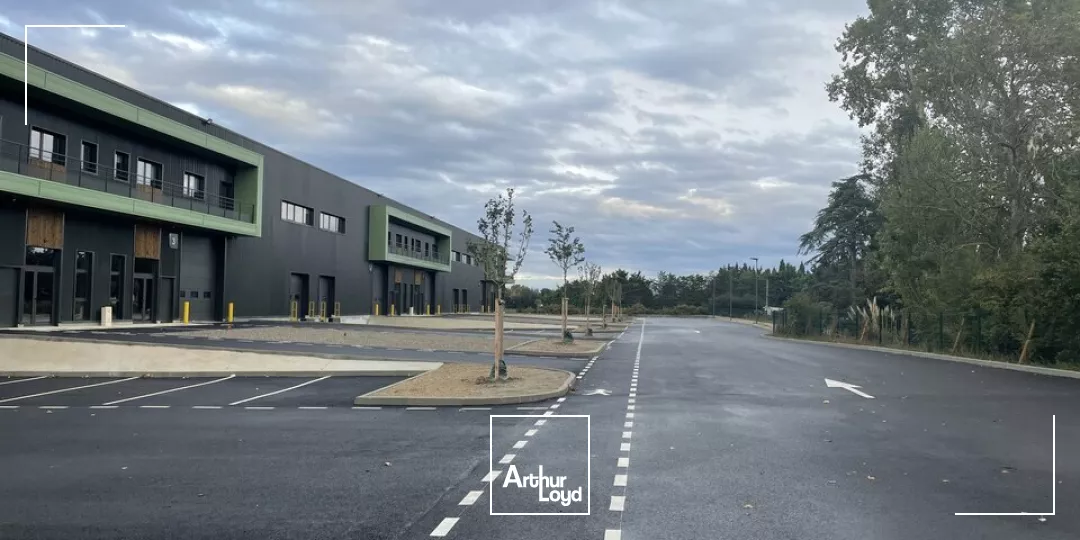 À louer - Surfaces d'activité à partir de 809 m² dans un parc neuf à Graveson - Emplacement stratégique entre Vaucluse et Bouches-du-Rhône