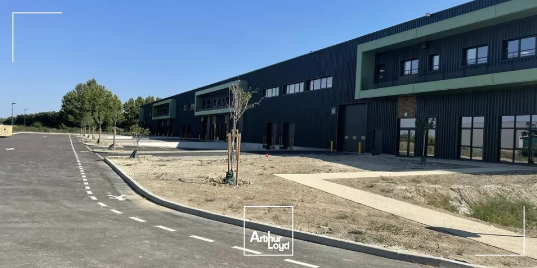 À louer - Surfaces d'activité à partir de 809 m² dans un parc neuf à Graveson - Emplacement stratégique entre Vaucluse et Bouches-du-Rhône