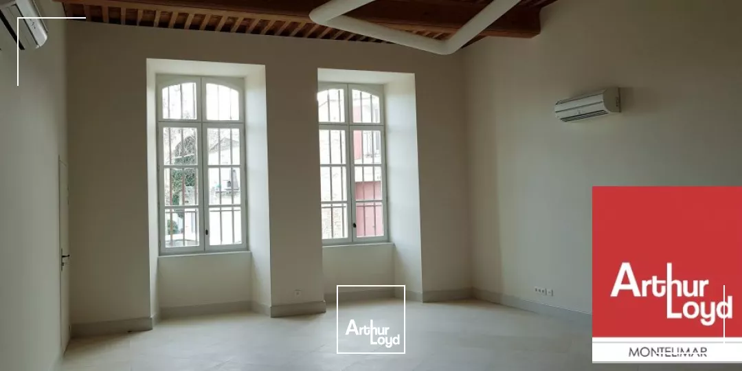 A LOUER - BOLLENE (84) - BUREAUX DE STANDING D'ENVIRON 84 m2 DANS UNE HÔTEL PARTICULIER