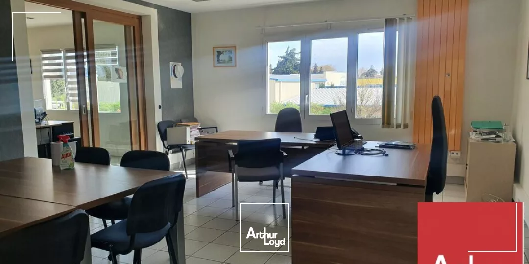 PIERRELATTE - A LOUER - PLATEAUX DE BUREAUX EN ETAGE AVEC PARKING