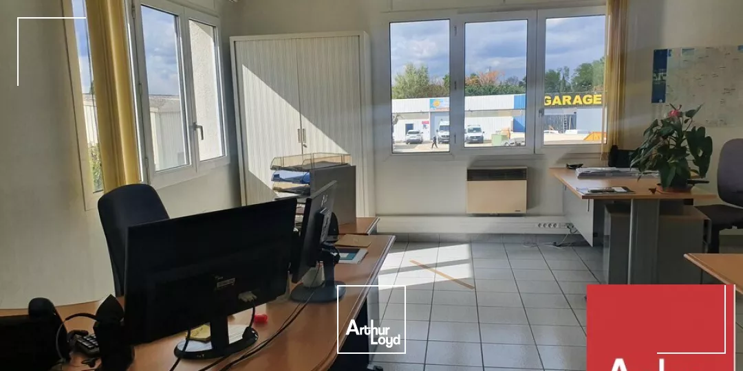 PIERRELATTE - A LOUER - PLATEAUX DE BUREAUX EN ETAGE AVEC PARKING