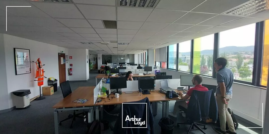 CLERMONT-FERRAND BUREAUX A LOUER 1754 m² DIVISION POSSIBLE A PARTIR DE 230 m²