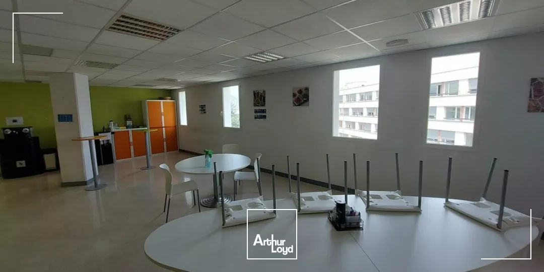 CLERMONT-FERRAND BUREAUX A LOUER 1754 m² DIVISION POSSIBLE A PARTIR DE 230 m²