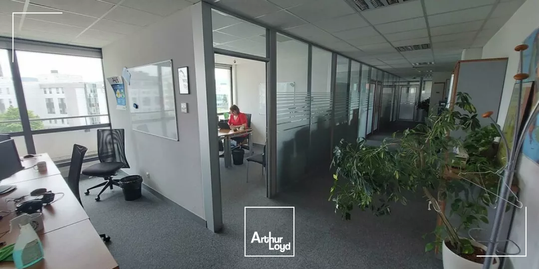 CLERMONT-FERRAND BUREAUX A LOUER 1754 m² DIVISION POSSIBLE A PARTIR DE 230 m²