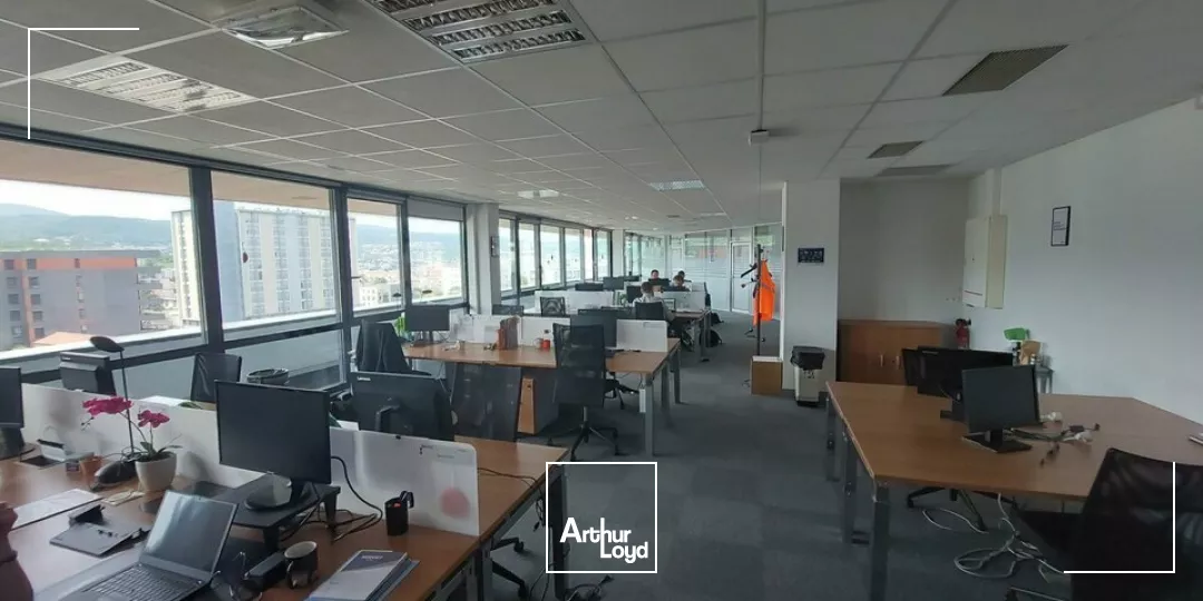 CLERMONT-FERRAND SECTEUR CHU BUREAUX A LOUER 797 m² ( division possible à partir de 230 m²)