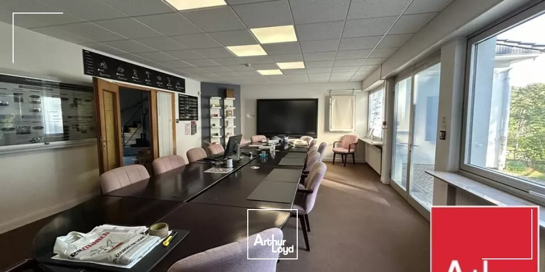 ENTREPOT - ATELIER à VENDRE de 8974 m²