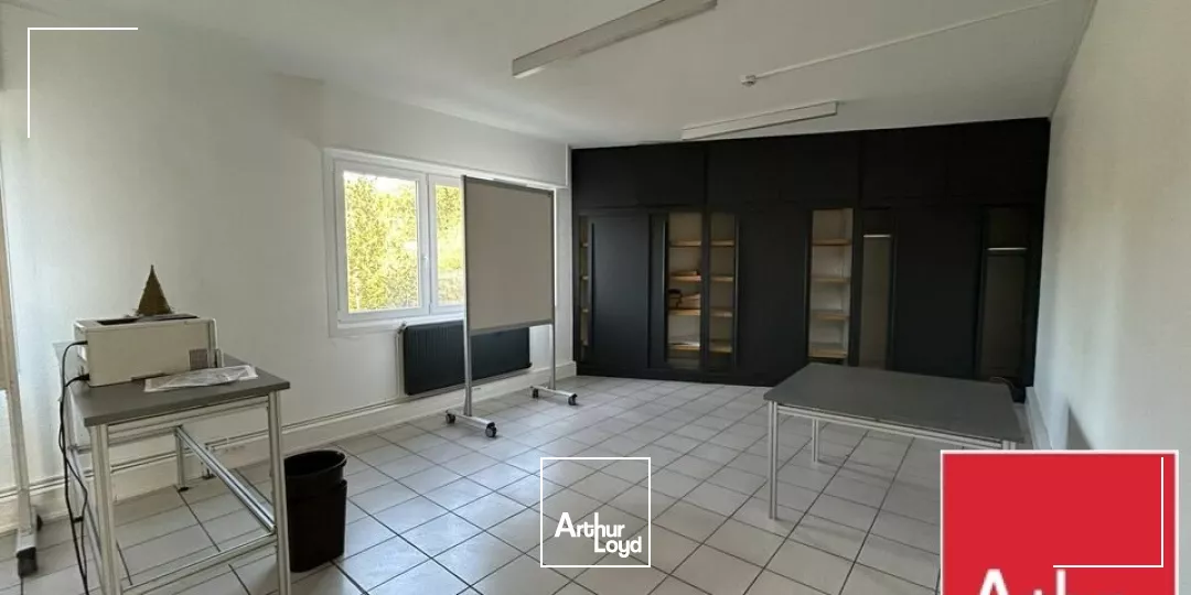 ENTREPOT - ATELIER à VENDRE de 8974 m²
