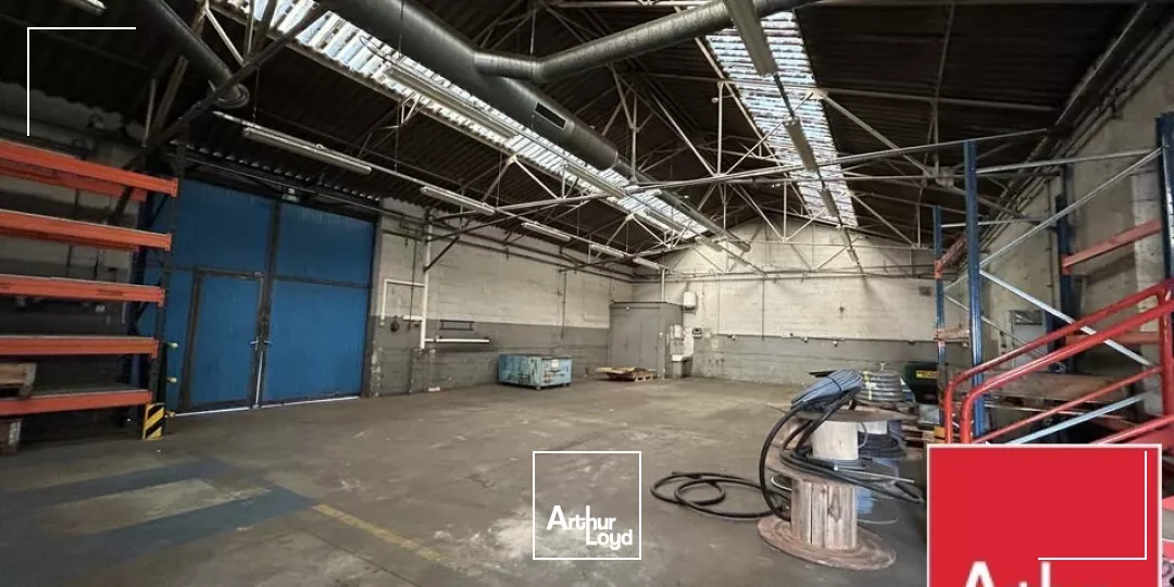 ENTREPOT - ATELIER à VENDRE de 8974 m²