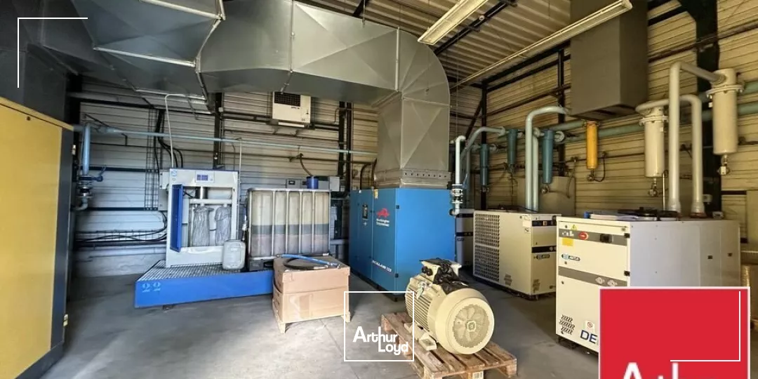 ENTREPOT - ATELIER à VENDRE de 8974 m²