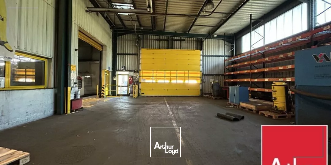 ENTREPOT - ATELIER à VENDRE de 8974 m²