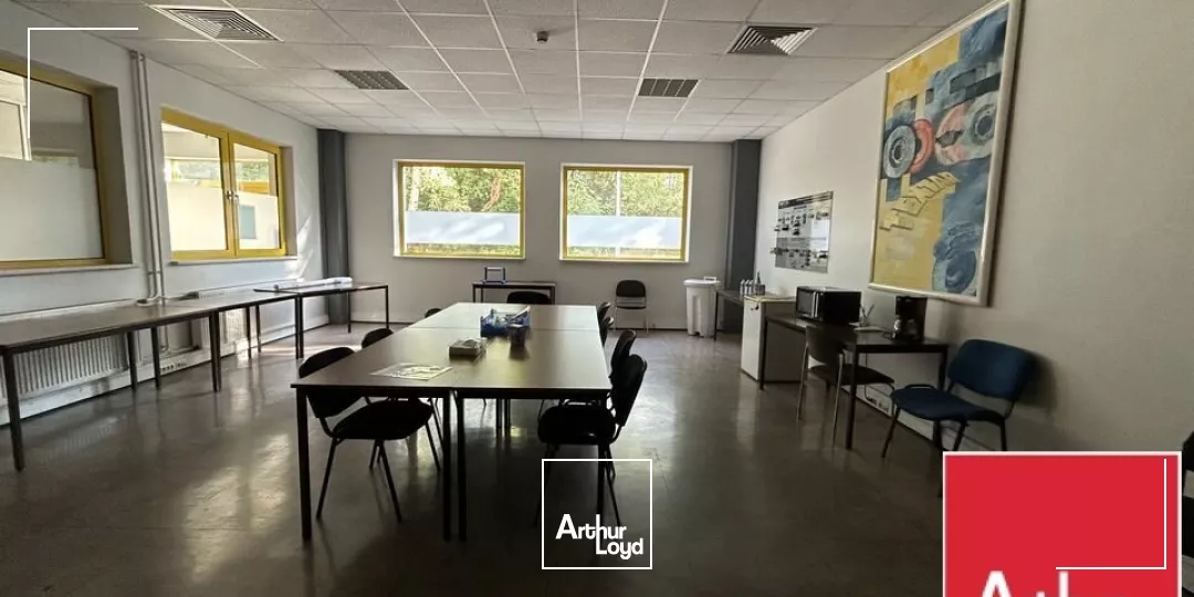 ENTREPOT - ATELIER à VENDRE de 8974 m²