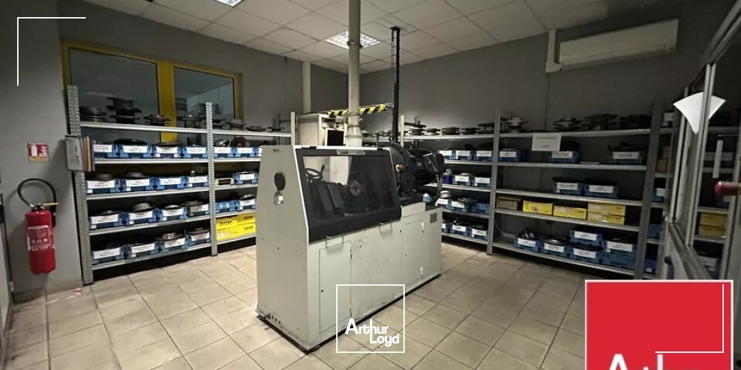 ENTREPOT - ATELIER à VENDRE de 8974 m²