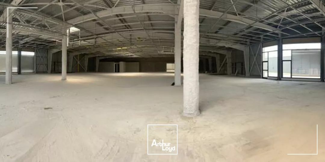 LOCAL COMMERCIAL à LOUER de 648 m²