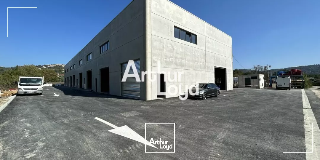 Locaux d'activité neufs de 1700 m² environ divisibles dès 100 m² à vendre Montauroux