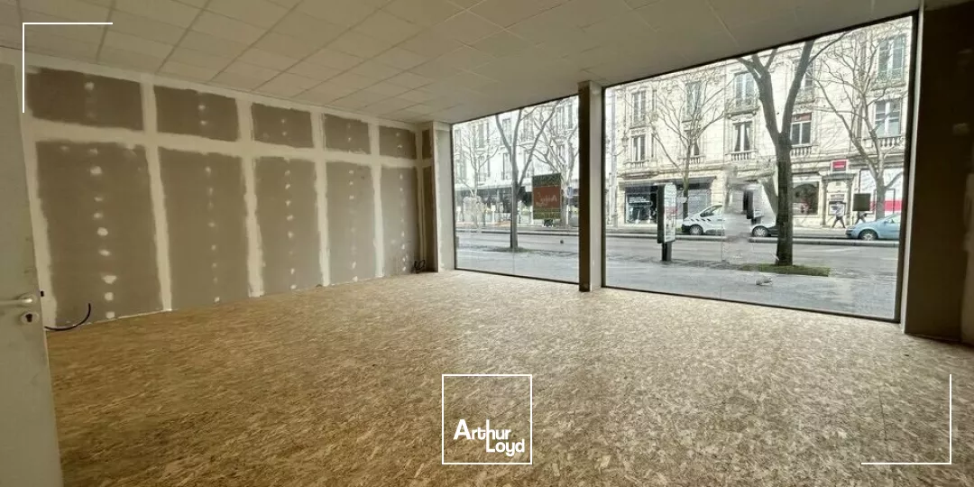 Centre Ville Chalon sur Saône - Local Commercial 100 m² - Belle visibilité