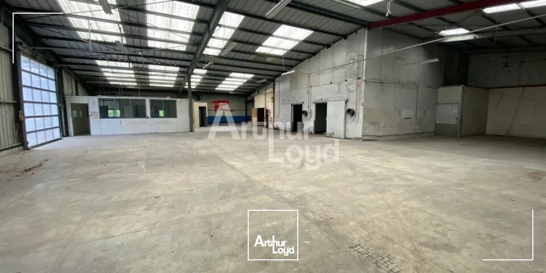 NOYAL-SUR-VILAINE - LOCAL D ACTIVITE- 885 M²