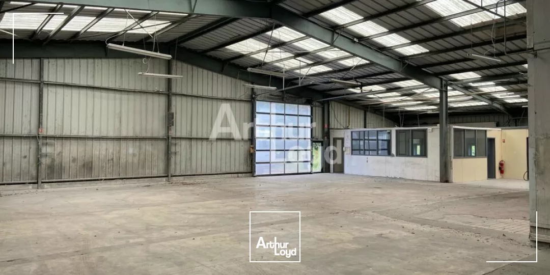 NOYAL-SUR-VILAINE - LOCAL D ACTIVITE- 885 M²