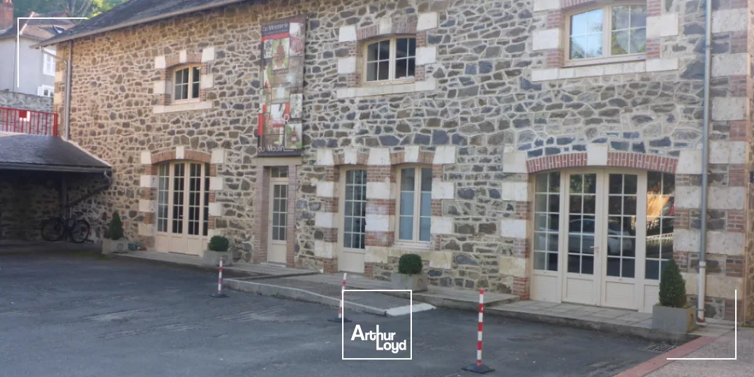 Bureaux de 160 m² à louer sur Pierre Buffière dans un cadre arboré