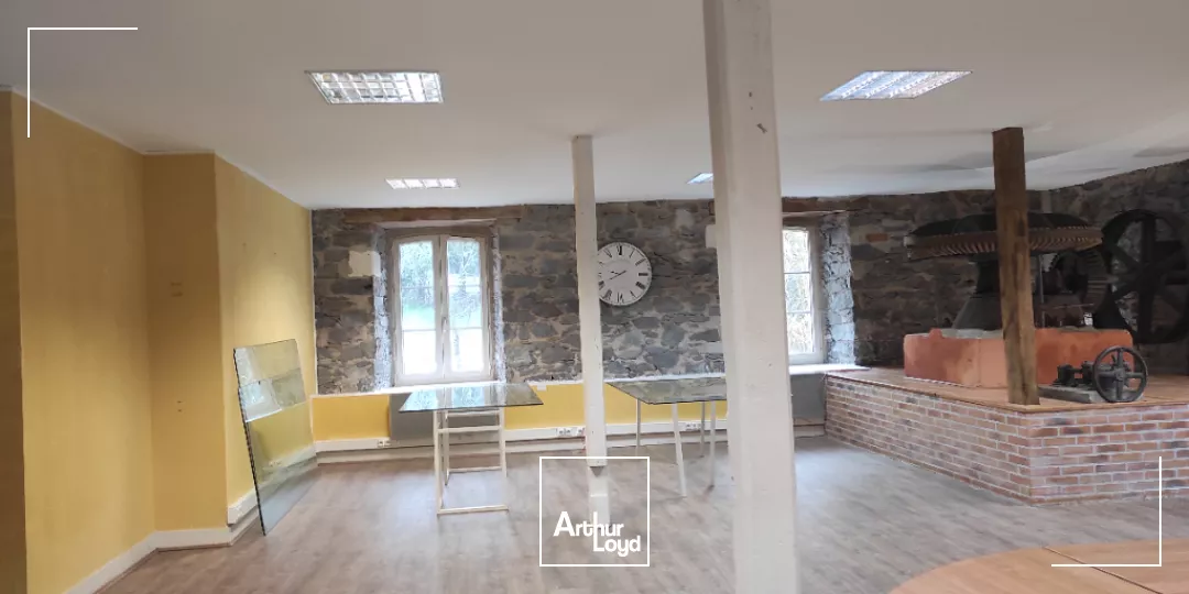 Bureaux de 160 m² à louer sur Pierre Buffière dans un cadre arboré