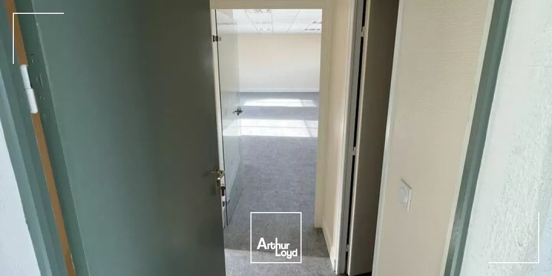 TOURS SUD SAINT-AVERTIN GRANGES GALAND - A VENDRE BUREAUX 268 M² 9 PARKINGS DIVISIBLE