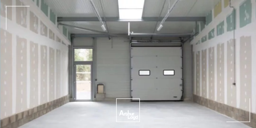 A VENDRE-A LOUER LOCAUX ST NAZAIRE BRAIS 150 M2