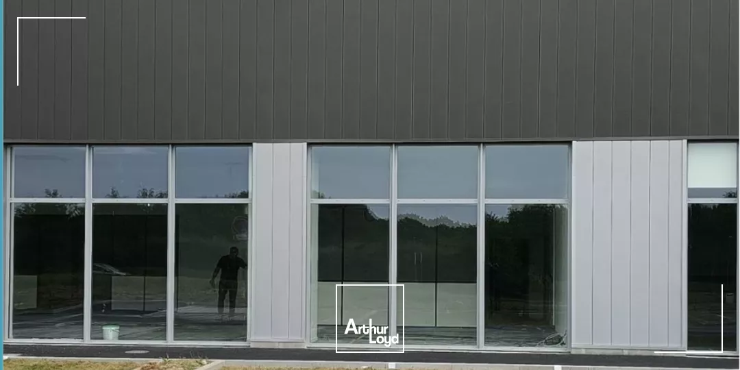 A VENDRE-A LOUER LOCAUX ST NAZAIRE BRAIS 150 M2