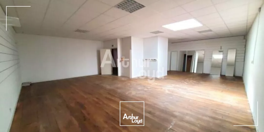 Cholet centre ville local commercial de 379 m² à louer