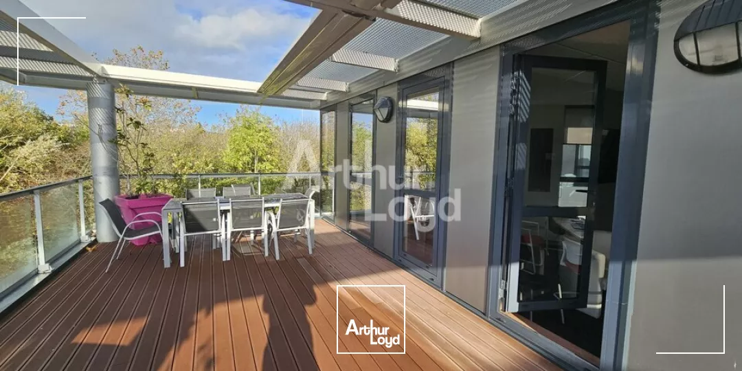 BEAUCOUZE bâtiment indépendant de bureaux de 460 m² avec terrasse à louer