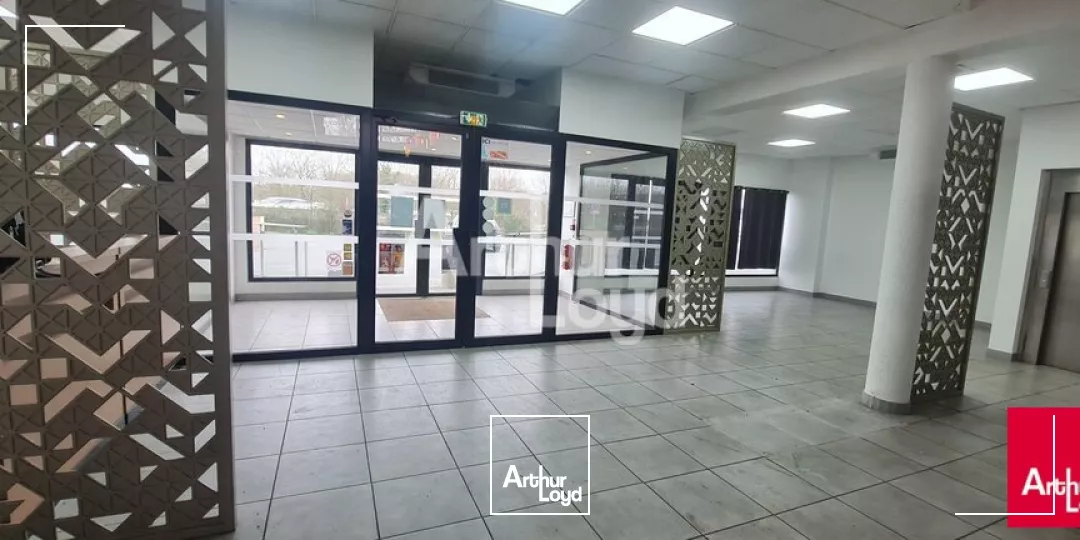 ANGERS OUEST LOCAL COMMERCIAL DE 1 300 M² A LOUER 