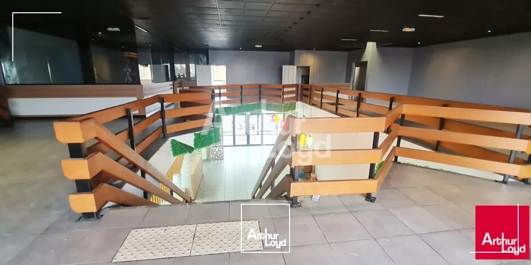 ANGERS OUEST LOCAL COMMERCIAL DE 1 300 M² A LOUER 