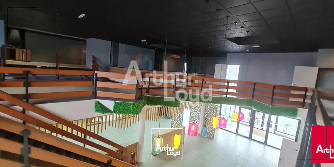 ANGERS OUEST LOCAL COMMERCIAL DE 1 300 M² A LOUER 