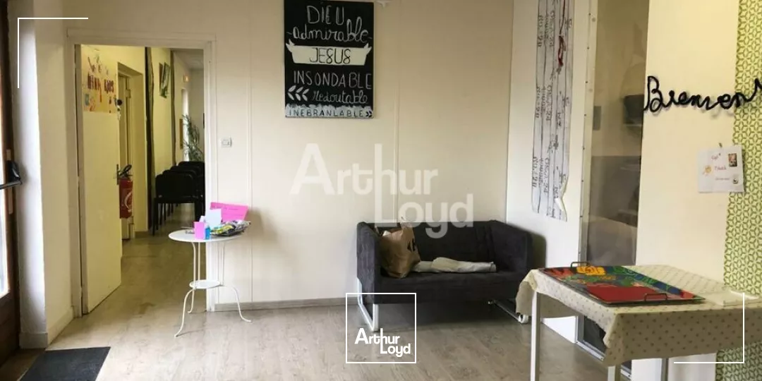 SAINT OUEN ZONE CO - LOCATION BUREAUX 180 M² - PMR, AXE PASSANT