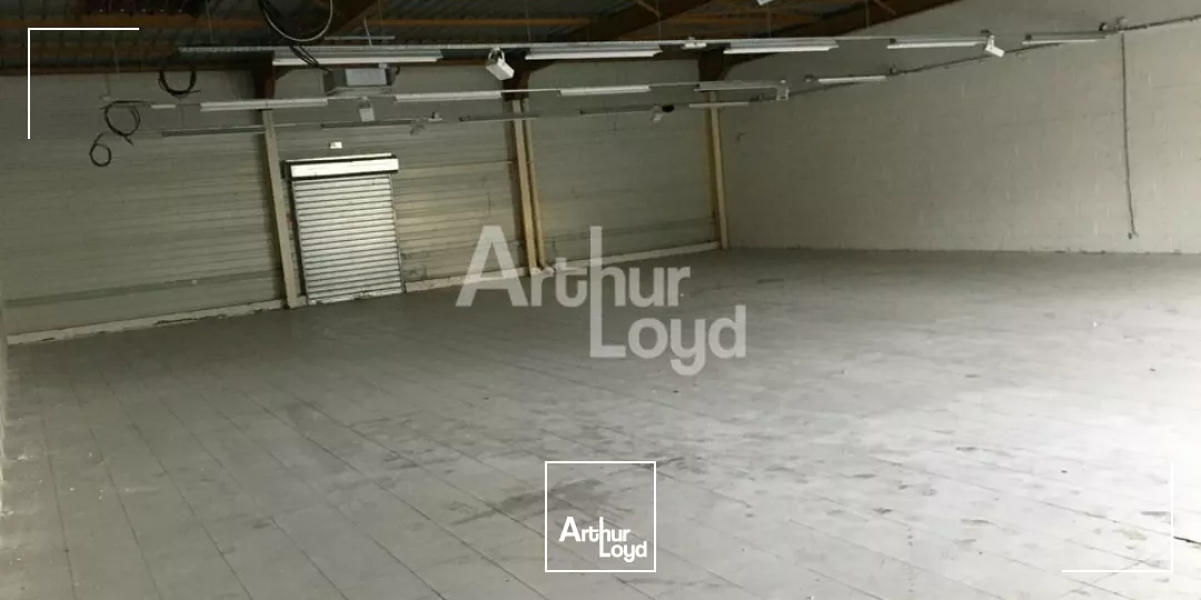 A LOUER - CHATEAUROUX / Le Poinçonnet - LOCAL COMMERCIAL - 280m²