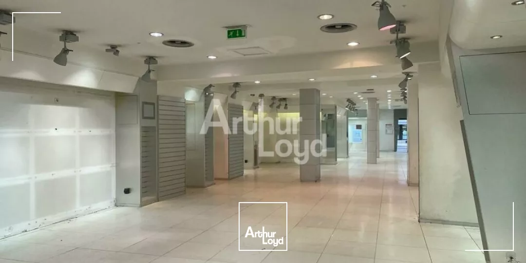 BLOIS CENTRE - LOCATION COMMERCE DE 480 M² - BELLE VISIBILITE